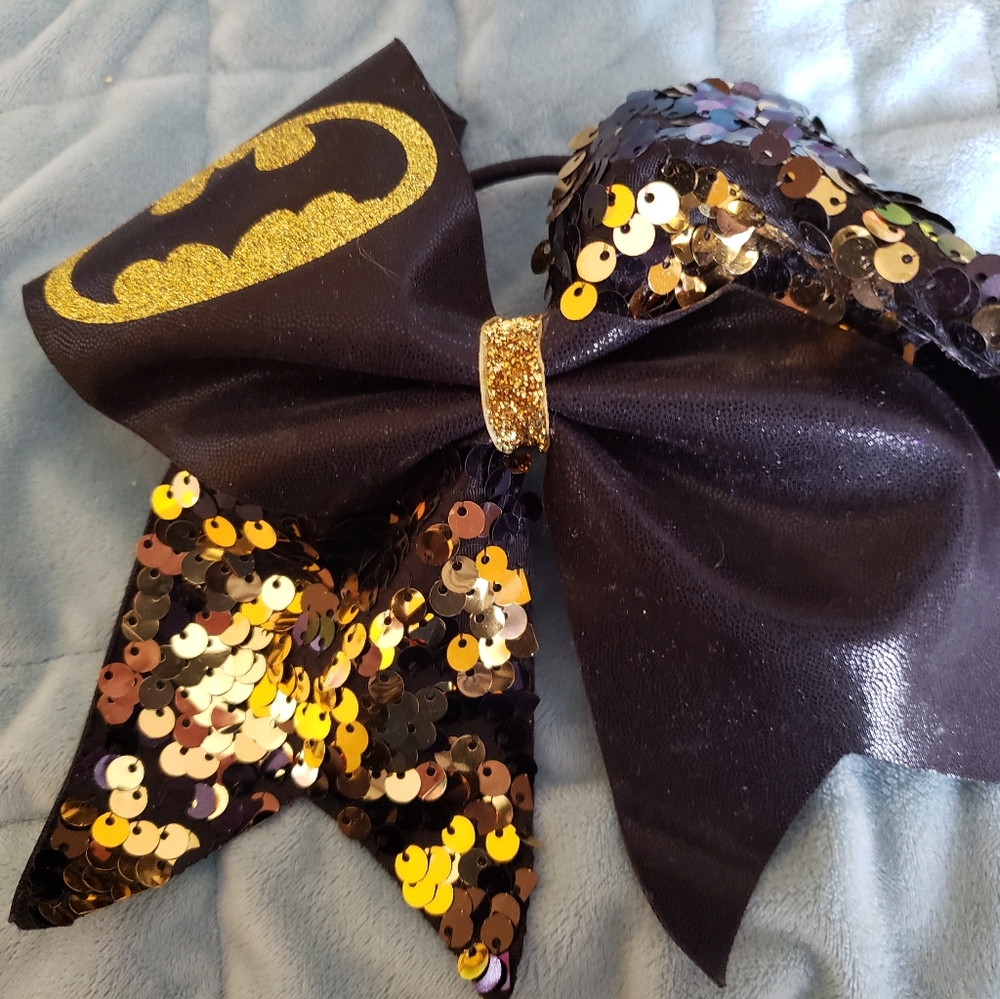 Cheerleading bow